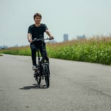 交通量の少ないルートや電動自転車のイメージ写真