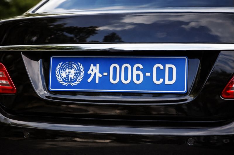 外交官ナンバー（外ナンバー）の実例イメージ（青地に白文字のプレートを想定）