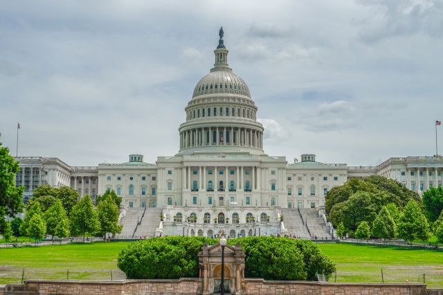 ワシントンD.C.の国会議事堂付近の街並み（フリー素材例）