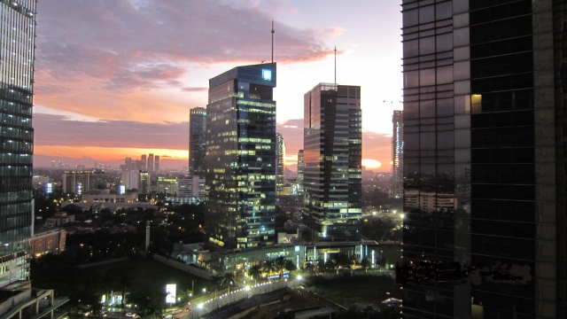 ジャカルタ中心部の夜景:無料素材サイトの都市夜景写真を推奨